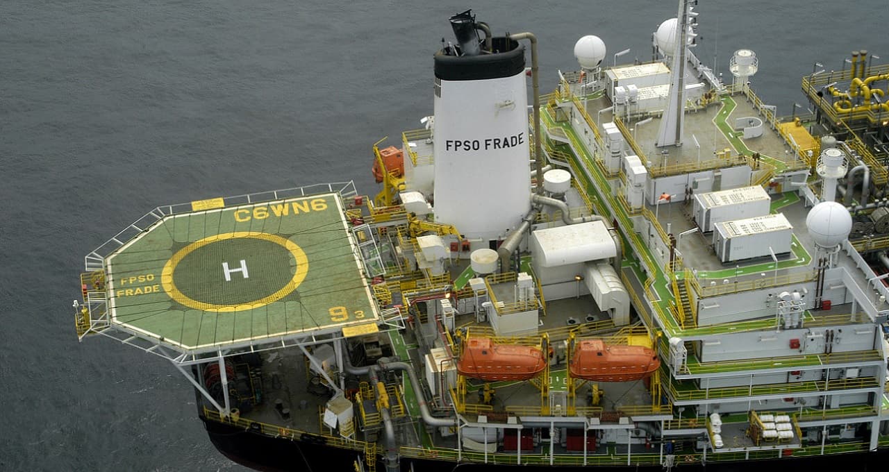 Prio anuncia sua primeira descoberta de petróleo. Na imagem: Plataforma offshore para produção de petróleo da PRIO no Campo de Frade, na Bacia de Campos(Foto: Divulgação PRIO)