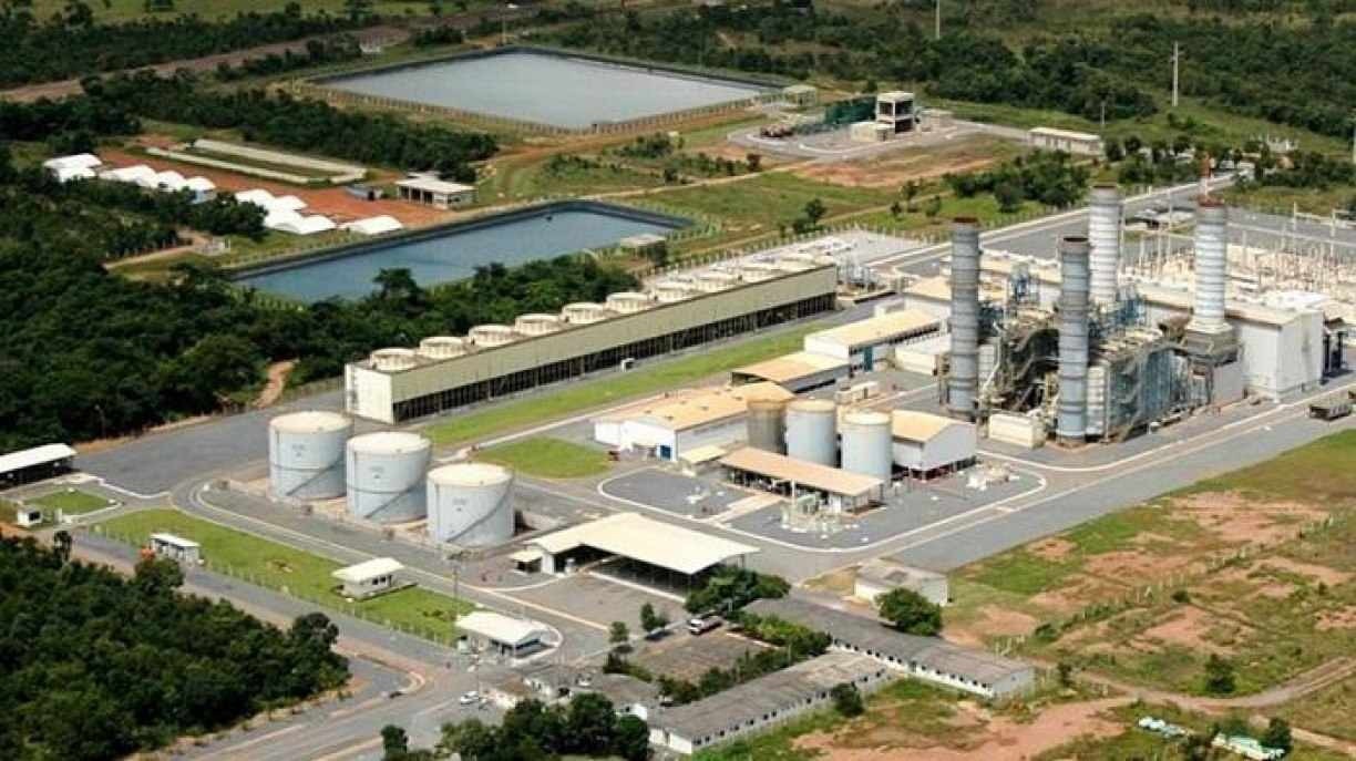 Leilão emergencial: Absurdo que parece não ter fim. Na imagem: Usina Termelétrica Mário Covas (480 MW), em Cuiabá (MT), que substituiu 4 térmicas vencedoras do leilão emergencial (Foto: Divulgação Âmbar Energia)