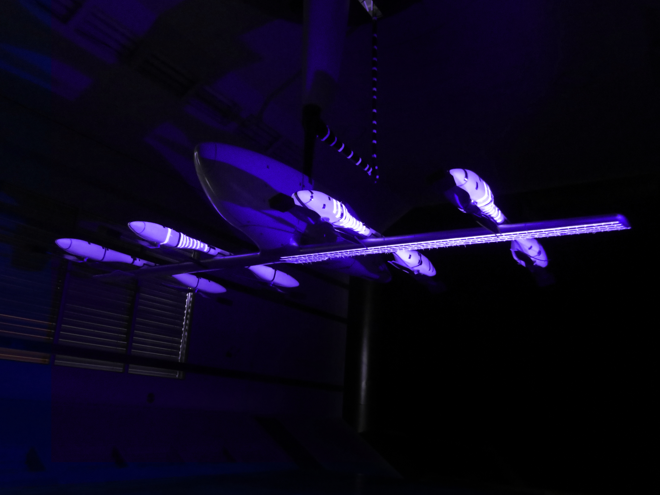 Eve, da Embraer, conclui testes com ‘carro voador’ eVTOL em túnel de vento. Na imagem: 'Carro voador' da Eve, empresa da Embraer de eVTOLs, conclui teste em túnel de vento (Foto: Divulgação Eve)