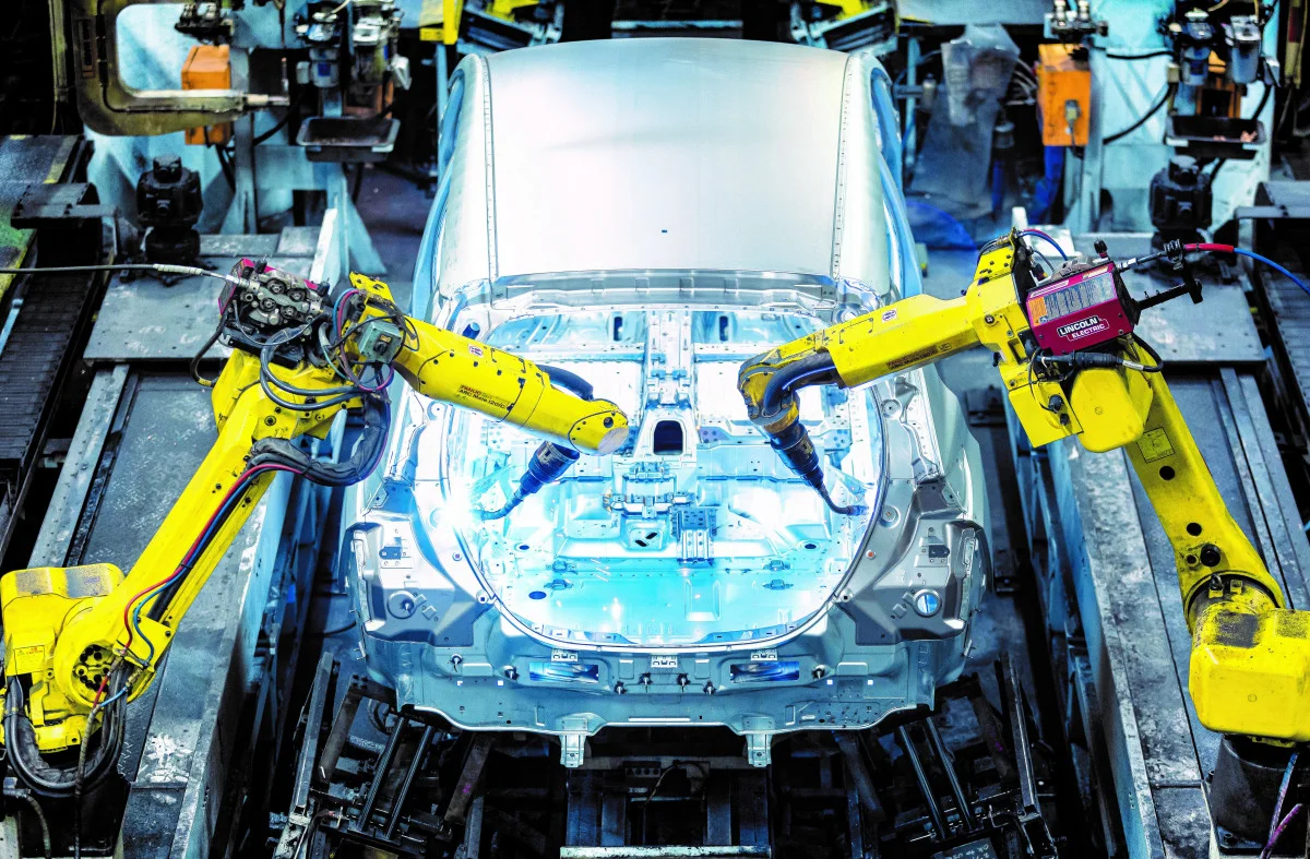 Biocombustíveis e eletrificação em novas regras para Rota 2030. Na imagem: Fábrica de carros elétricos da Nissan (Foto: Divulgação)