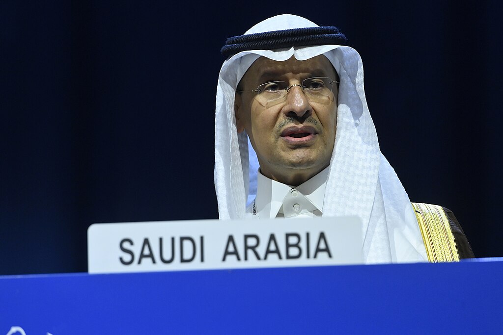 Ministro de Energia da Arábia Saudita, príncipe Abdulaziz Bin Salman Al-Saud, anuncia novo corte de produção do país (Foto: Divulgação IAEA)