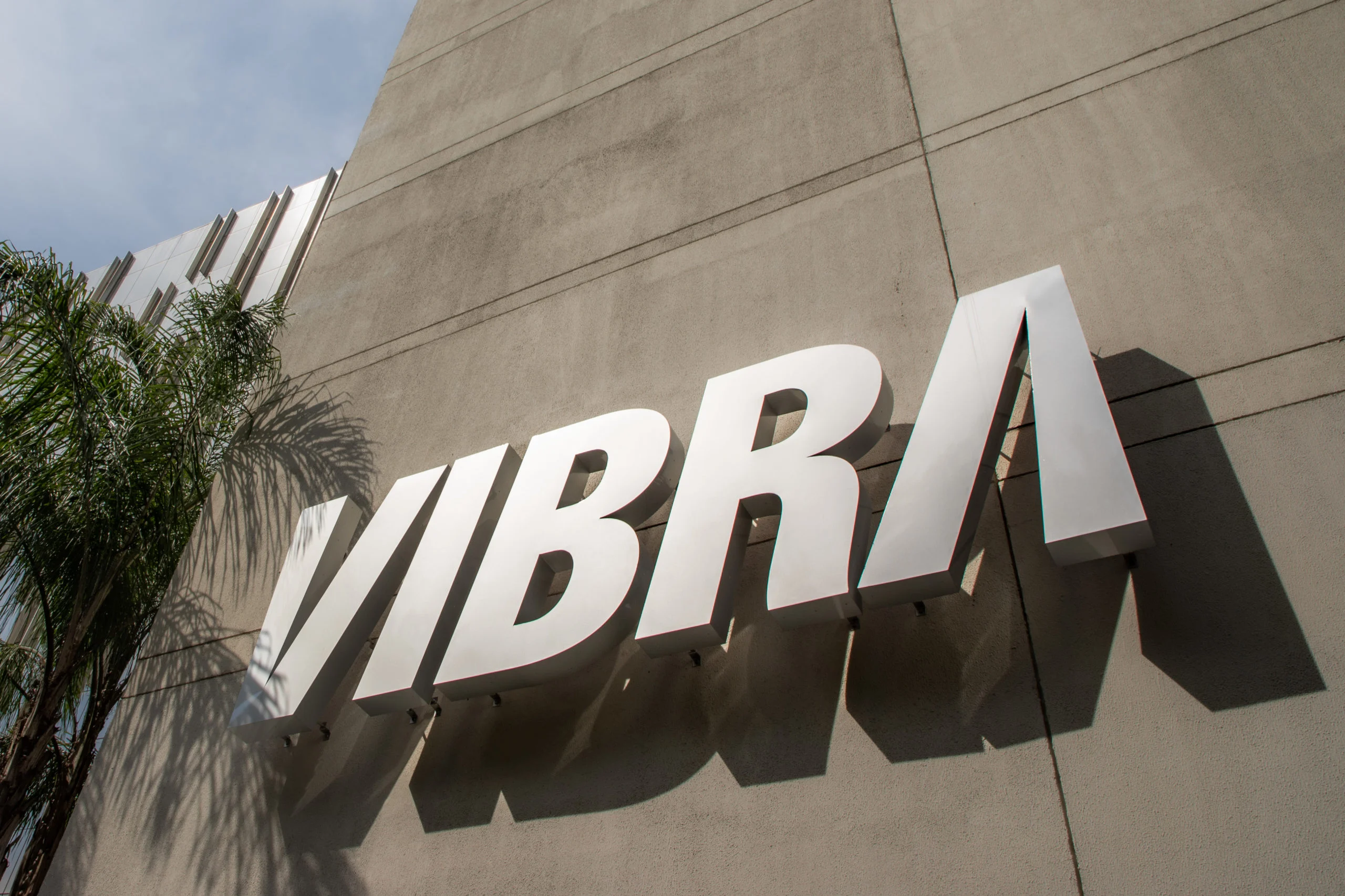 Petrobras se afasta de especulações sobre compra da Vibra. Na imagem: Fachada da sede da Vibra Energia no Rio de Janeiro (Foto: Divulgação)