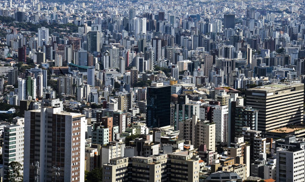 Poluição industrial está acima de limites seguros em Belo Horizonte. Na imagem: Vista de "mar de prédios" em Belo Horizonte, capital metropolitana de Minas Gerais (Foto: Marcello Casal Jr/Agência Brasil)