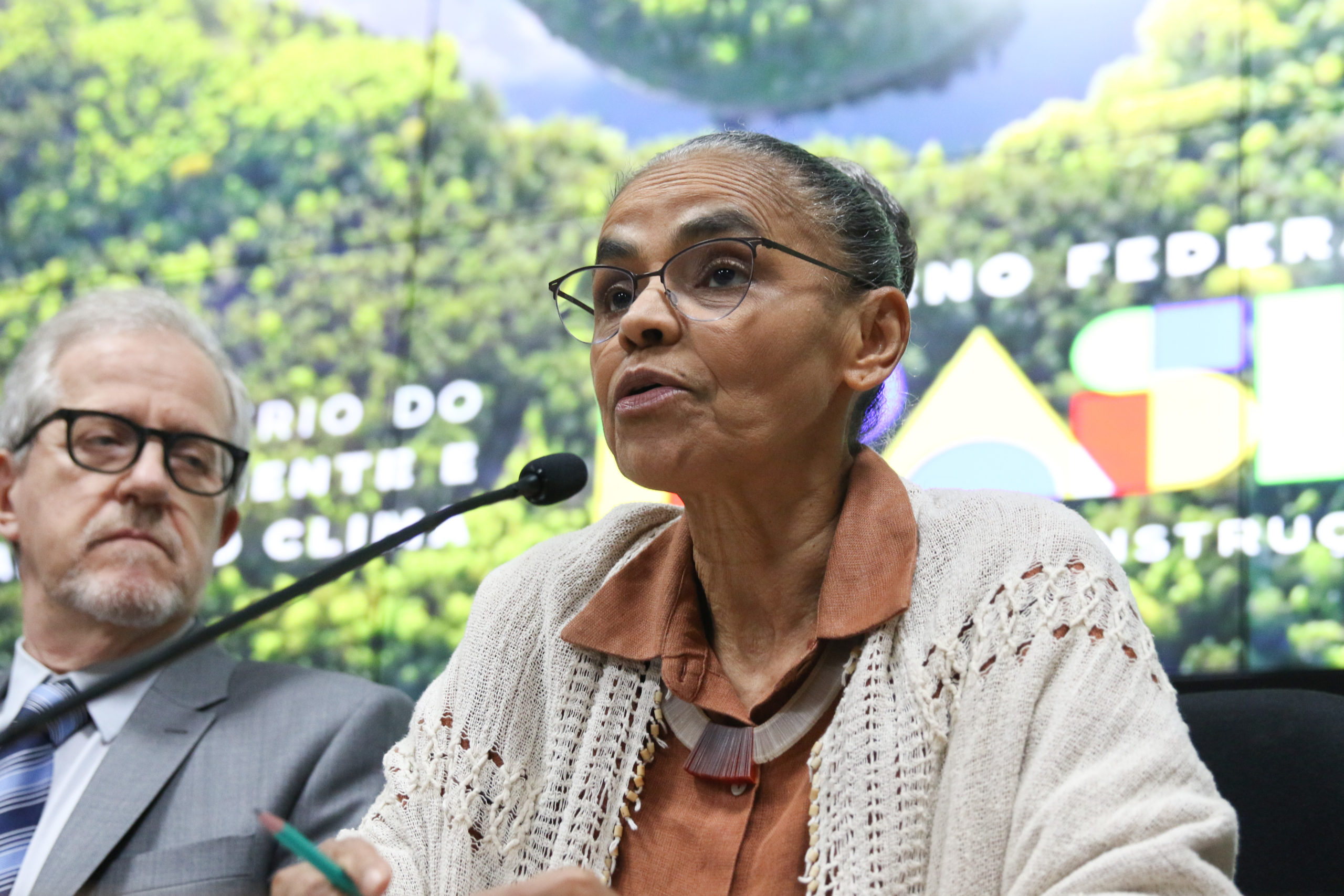 Amazônia registra queda de 33% em áreas de desmatamento. Na imagem: Ministra do Meio Ambiente, Marina Silva, durante coletiva de imprensa, fala sobre desmatamento florestal na Amazônia, em Brasília (DF), em 06/07/2023 (Foto: Valter Campanato/Agência Brasil)