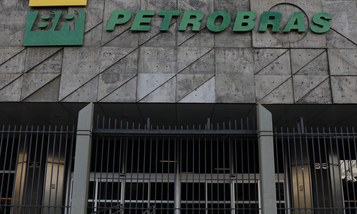 Na imagem: Fachada do edifício sede da Petrobras (Edise) na Avenida Chile, no centro do Rio de Janeiro (Foto: Fernando Frazão/Agência Brasil)