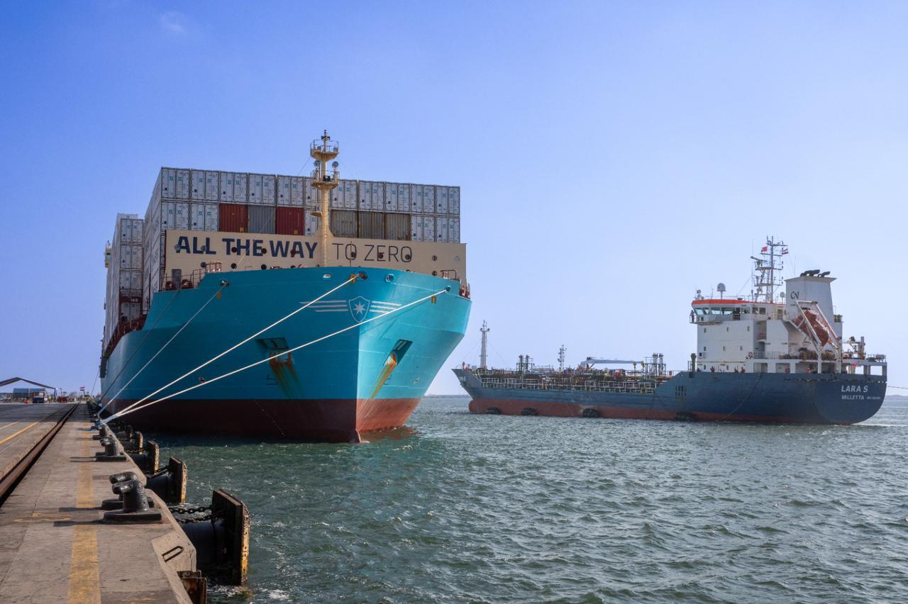 Governo da Bahia planeja hub de combustíveis verdes para abastecimento de navios e aviões. Na imagem: Navio porta-contêineres movido a metanol verde, da A.P. Moller Maersk (Foto: SCZONE)
