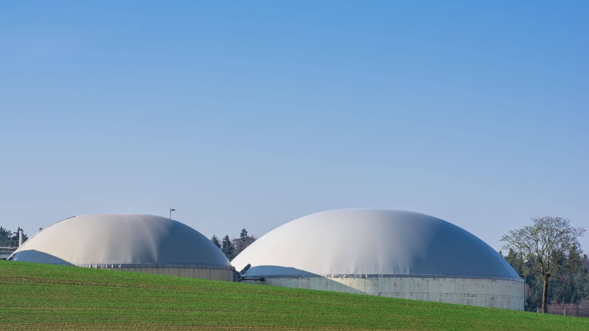 Projeto de biogás no Paraná, do Grupo Le Mele, mira exportação de petróleo sintético (syncrude) para refinarias na Alemanha. Na imagem: Usina da Vivo instalada em uma área de 1.490 m2, junto ao aterro Terrestre Ambiental, utilizará entre 2.500 e 5.000 Nm³/h de biogás com alto teor de metano – cerca de 50% (Foto: Divulgação)