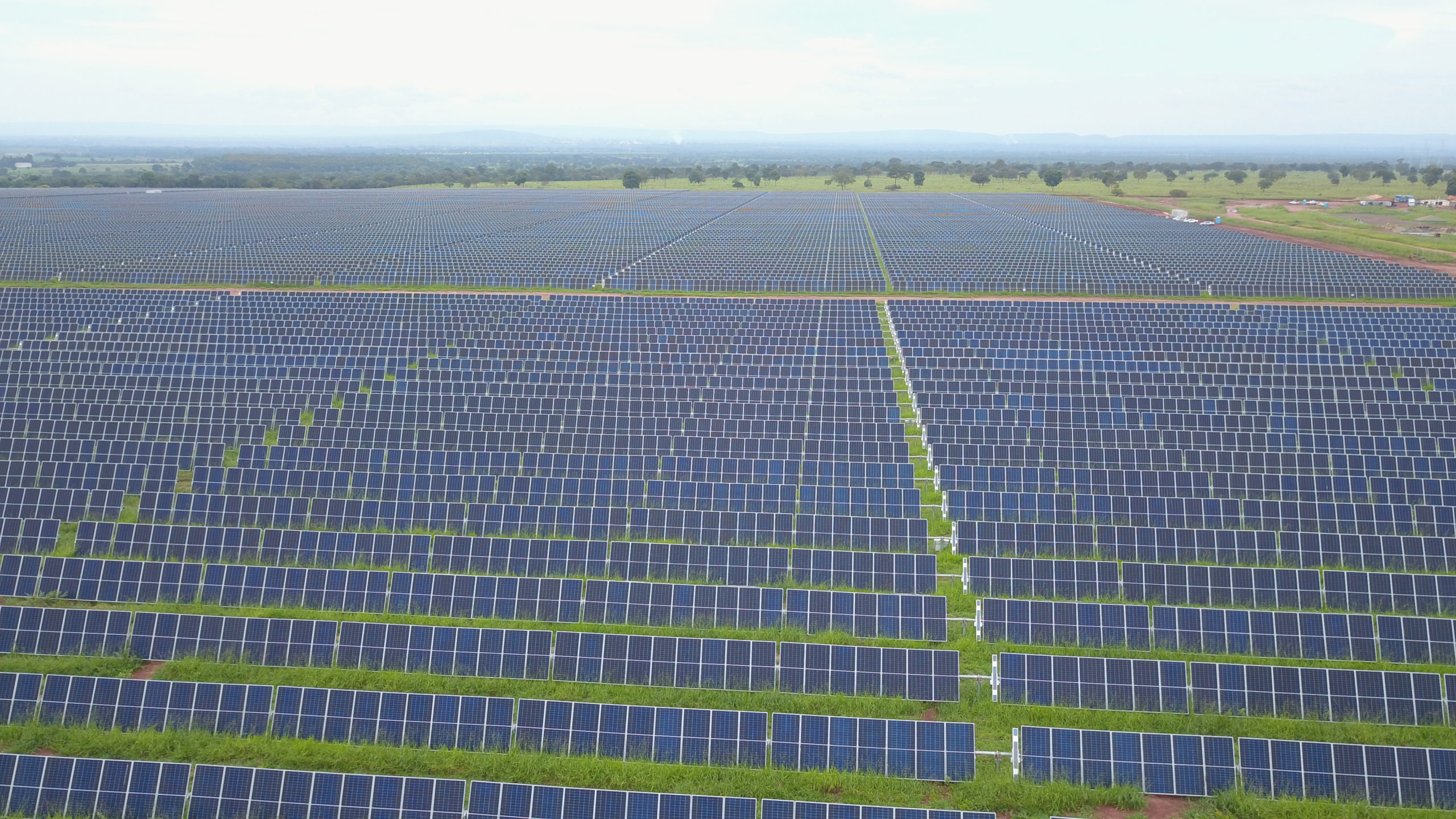 Comerc inicia operação da 5ª maior usina solar fotovoltaica do Brasil; veja ranking. Na imagem: Complexo solar fotovoltaico Hélio Valgas, da Comerc, em Minas Gerais, entra em operação como uma das maiores do Brasil (Foto: Divulgação)