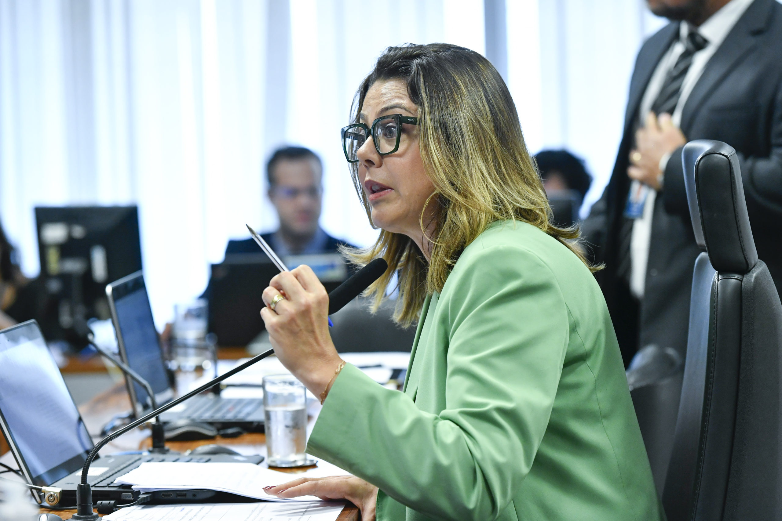 Senadora Leila Barros (PDT/DF), presidente da CMA, durante votação do marco do mercado de carbono, adiada na comissão (Foto: Geraldo Magela/Agência Senado)