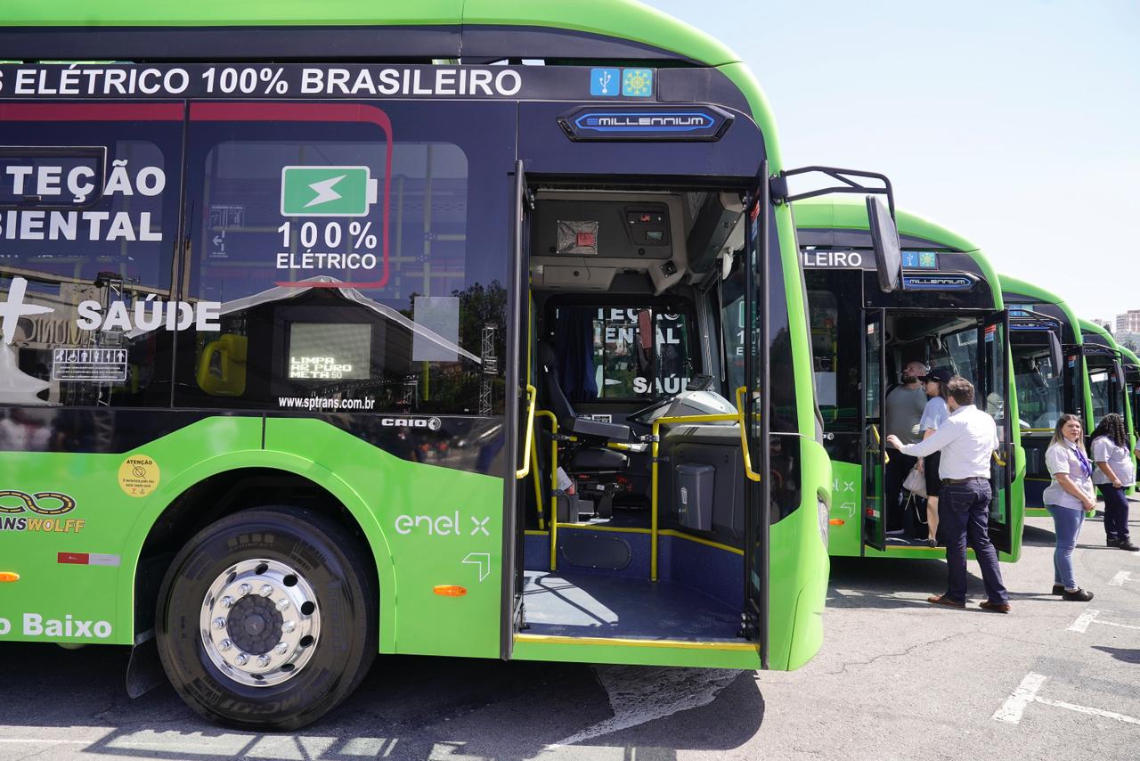 São Paulo recebe frota com 50 ônibus elétricos a bateria. Na imagem: Ônibus elétricos produzidos pela brasileira Eletra, com baterias da WEG e carrocerias da Caio, também nacionais (Foto: Divulgação)