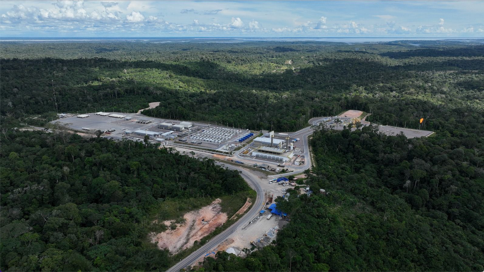 Vista aérea da UTE Jaguatirica II, com capacidade instalada de 140,834 MW, é movida a gás natural do campo de Azulão (operado pela Eneva), na Bacia do Amazonas (Foto: Cortesia)