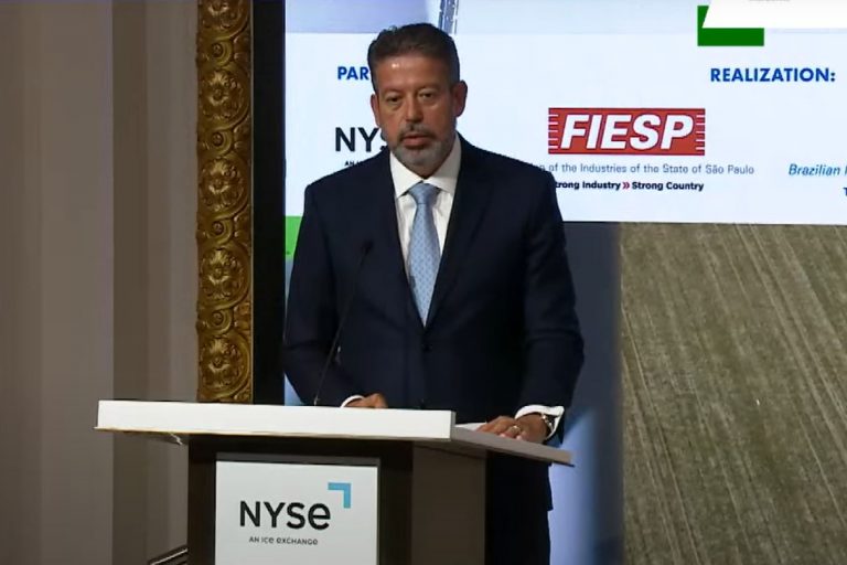 Presidente da Câmara dos Deputados, Arthur Lira, discursa durante evento da CNI/Fiesp em Nova York e defende subsídios para biocombustíveis, na cadeia do hidrogênio (Foto: Reprodução Youtube)
