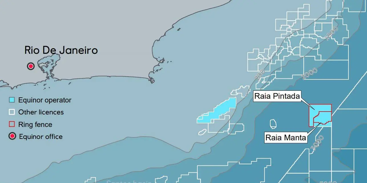 Mapa com a localização, marcada em azul, dos blocos de petróleo e gás operados pela Equinor no projeto de Raia (BM-C-33), na bacia de Campos, que teve sua comercialidade declarada em setembro de 2023 (Imagem: Divulgação)