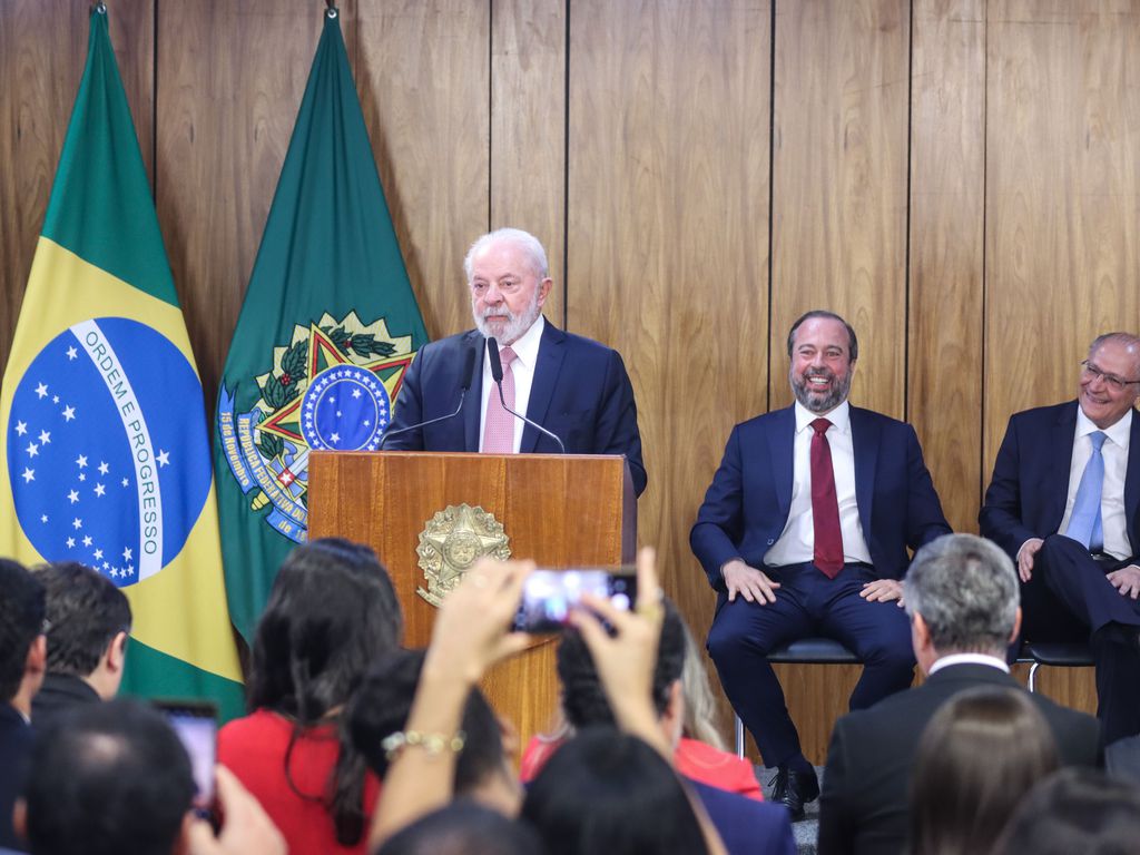 Brasília, (DF) – O presidente Luiz Inácio Lula da Silva, participa da cerimônia de assinatura de contratos de concessão do primeiro leilão de linhas de transmissão de 2023. Foto Valter Campanato/Agência Brasil.