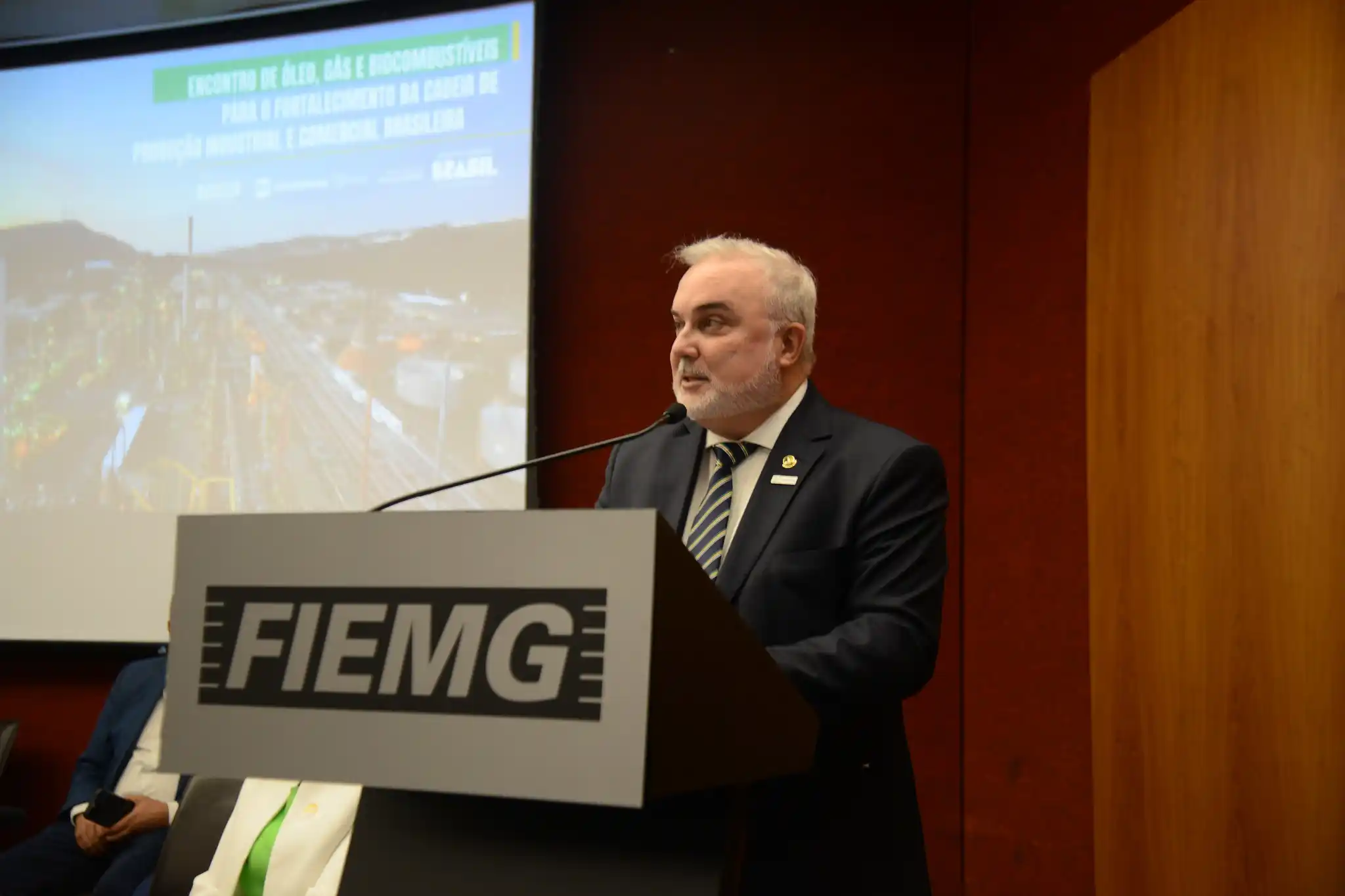 Petrobras vai instalar usina solar de 11 MW na Regap, afirma o Presidente da Petrobras, Jean Paul Prates, durante evento da Fiemg, em 30/10/23 (Foto: Divulgação)