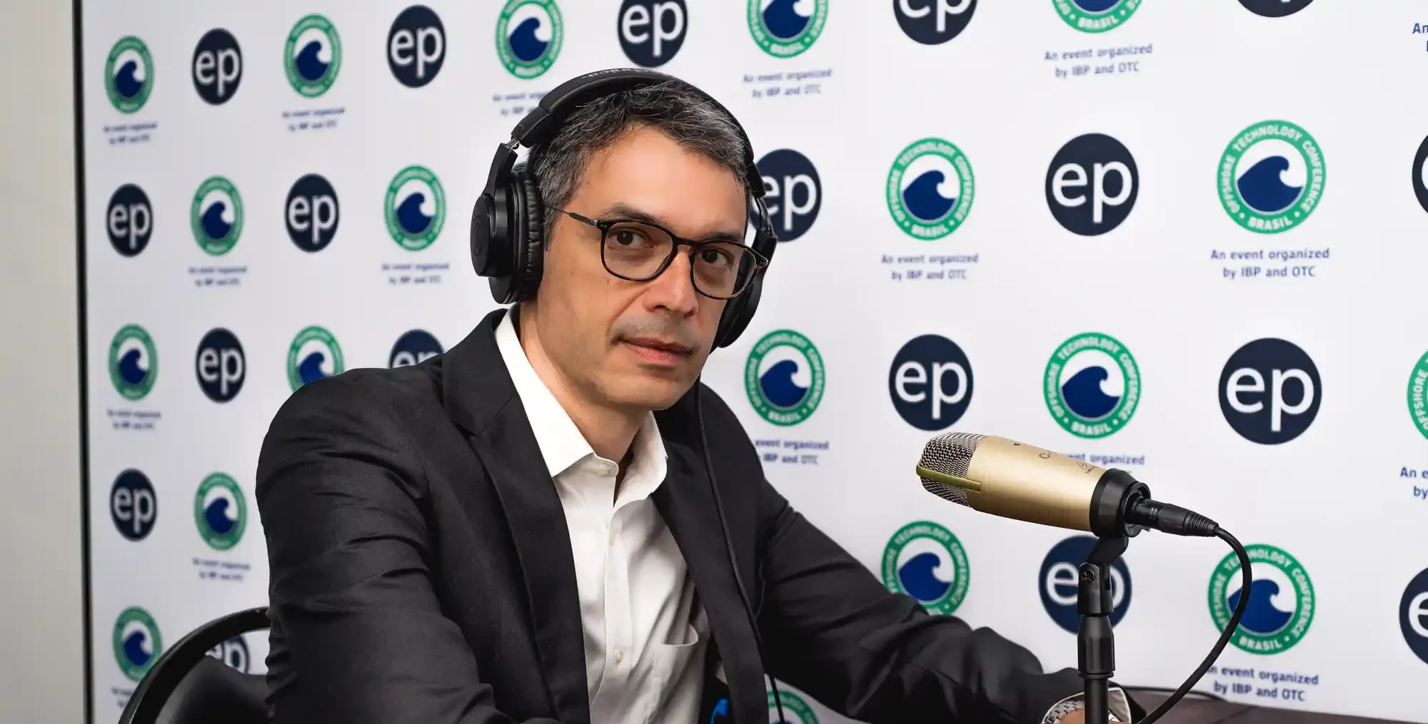 Mauro Andrade, diretor da Prumo Logística, em entrevista ao estúdio epbr durante a OTC Brasil 2023, no Rio de Janeiro (Foto: Victor Curi/epbr)