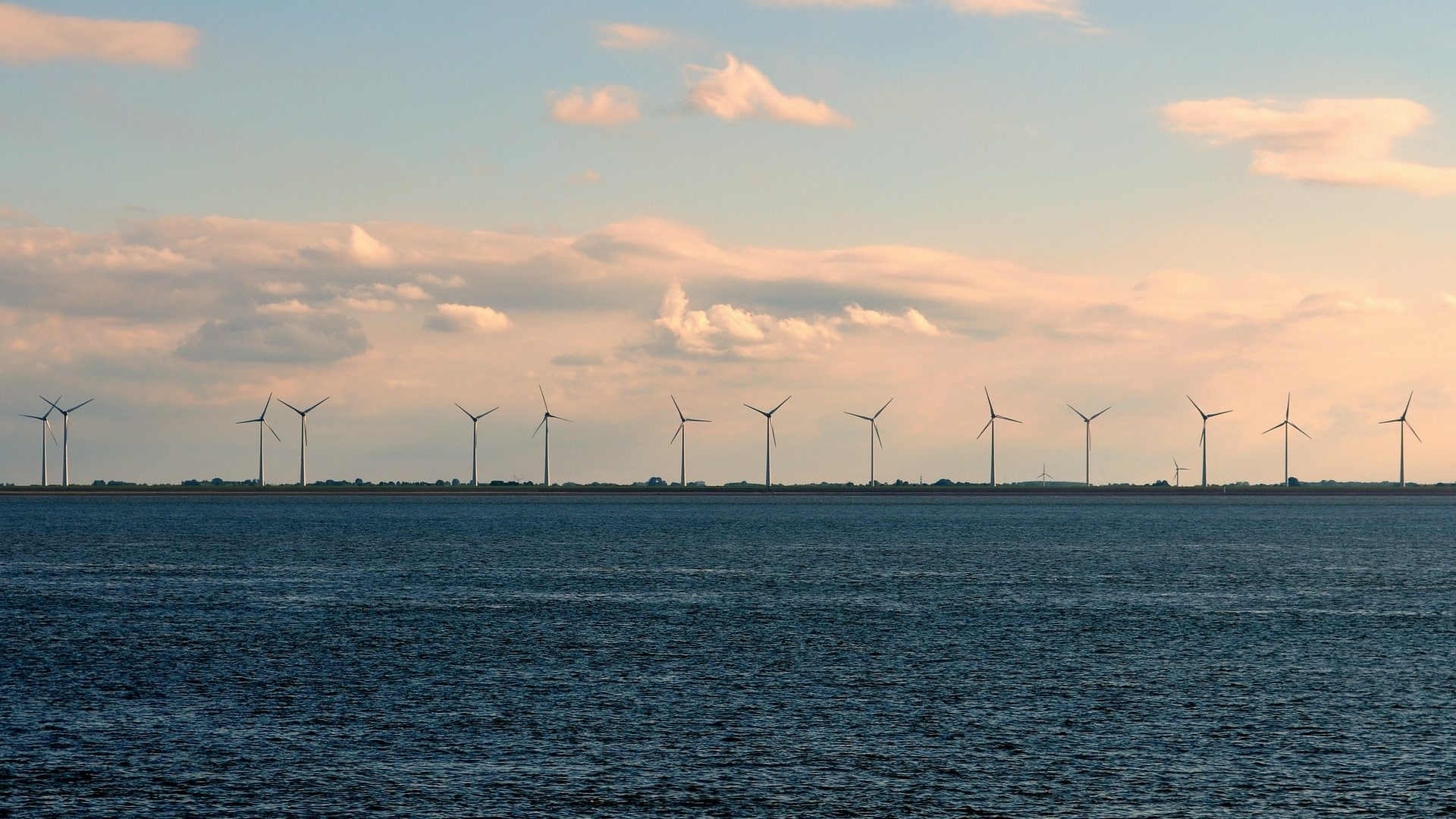 Colômbia inicia trâmites para primeiro leilão de geração eólica offshore da América Latina. Na imagem: Turbinas eólicas em alto mar para geração offshore (Foto: Elke/Pixabay)