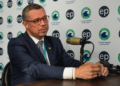 Produtores de gás natural precisam atrair indústrias para compensar perdas com reforma tributária, diz Fábio Mitidieri, governador de Sergipe, em entrevista ao estúdio epbr durante a OTC Brasil 2023, no Rio de Janeiro (Foto: Victor Curi/epbr)
