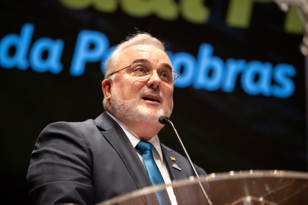 Petrobras pede renegociação dos termos da venda de refinarias firmados com o Cade. Na imagem: Jean Paul Prates em celebração dos 70 anos da Petrobras no Cenpes (Foto: Agência Petrobras)