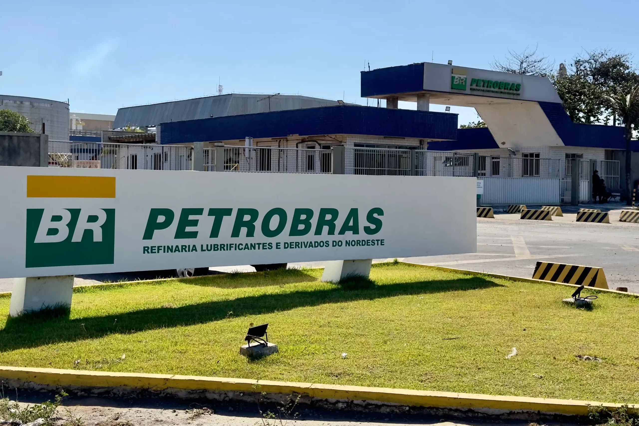 Petrobras cancela venda da Lubnor (Lubrificantes e Derivados de Petróleo do Nordeste), no Ceará. Na imagem: Acesso à planta da Lubnor (Foto: Divulgação)