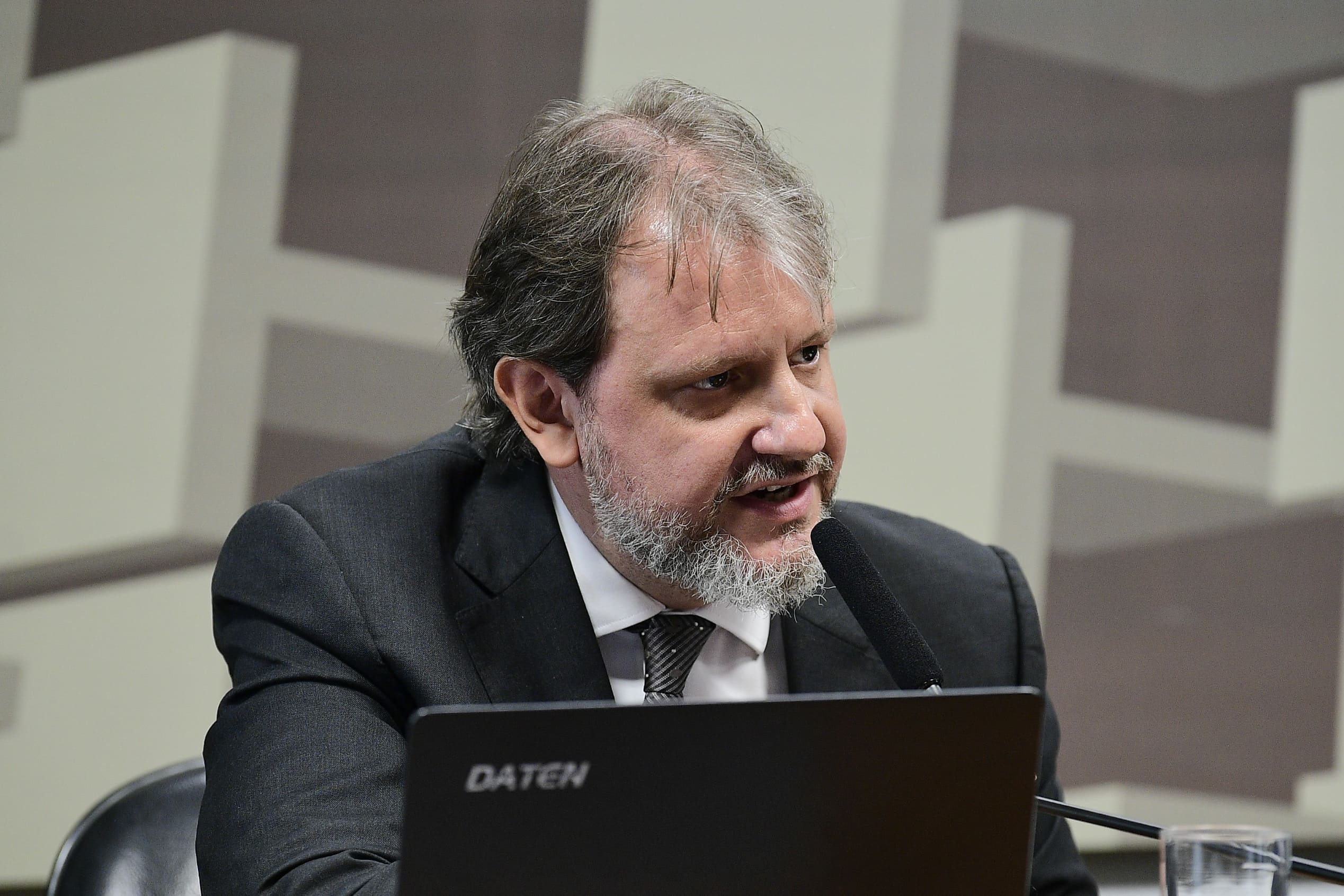 Pronunciamento de Diogo Thomson de Andrade durante sabatina na CAE para conselheiro do Cade, em 12/12/2023 (Foto: Pedro França/Agência Senado)