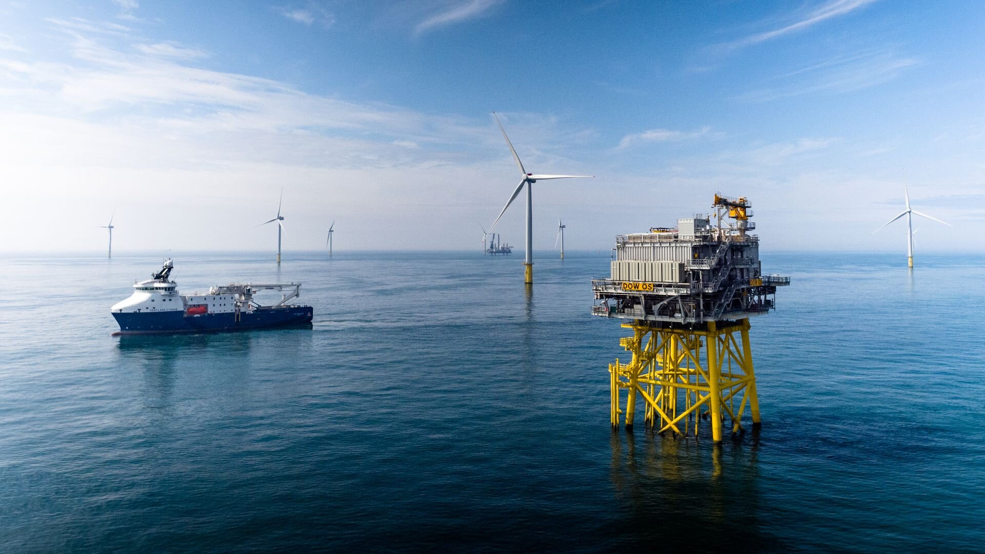 A geopolítica da transição energética de fósseis para renováveis. Na imagem: Plataforma offshore Dudgeon da Statoil para exploração de petróleo e gás associada à eólica offshore (Foto: Jan Arne Wold Woldcam/Equinor)
