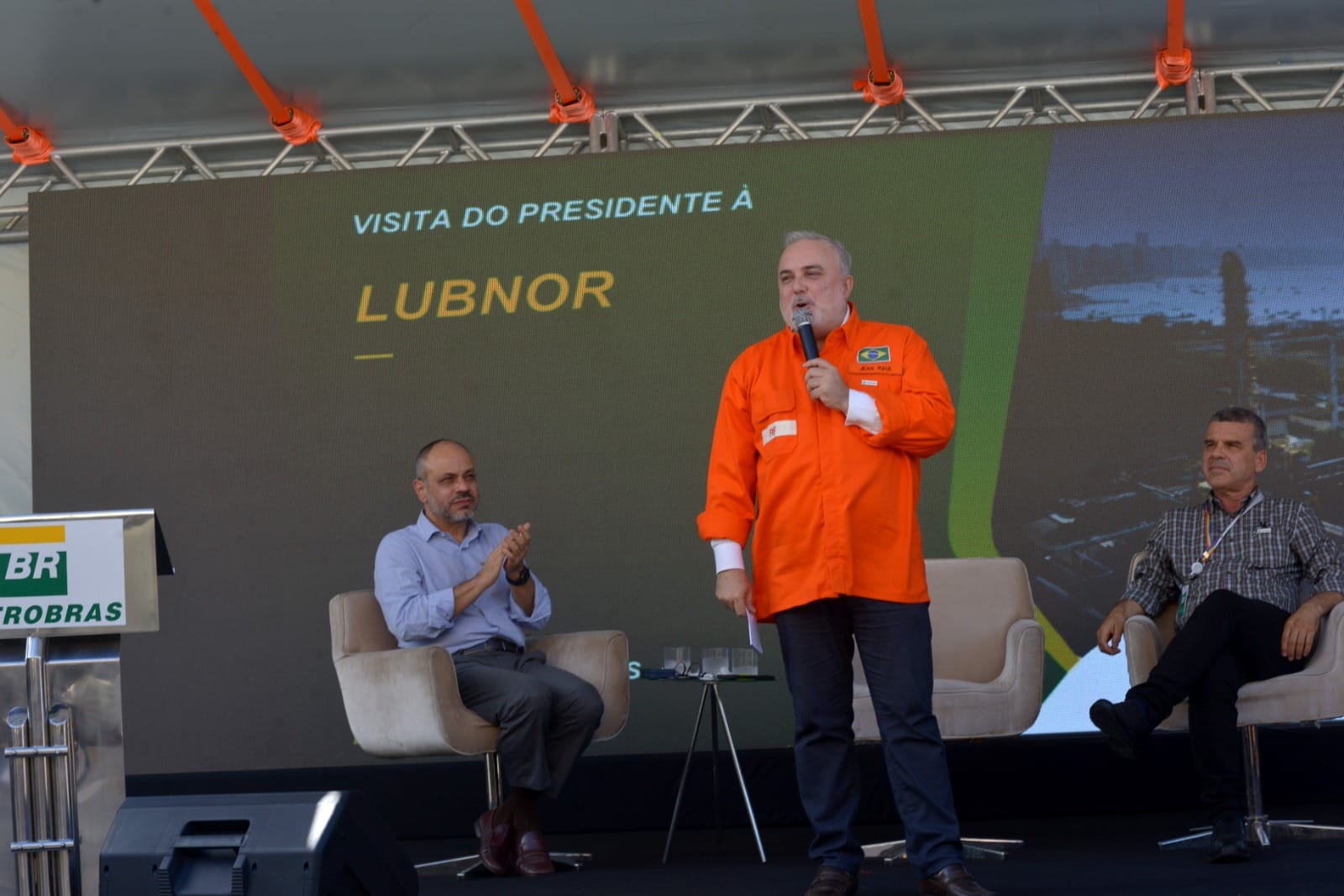 Executivos Sérgio Leite, Jean Paul Prates e William França durante evento na Lubnor, no Ceará, que teve sua venda cancelada em 2023 (Foto: Agência Petrobras)