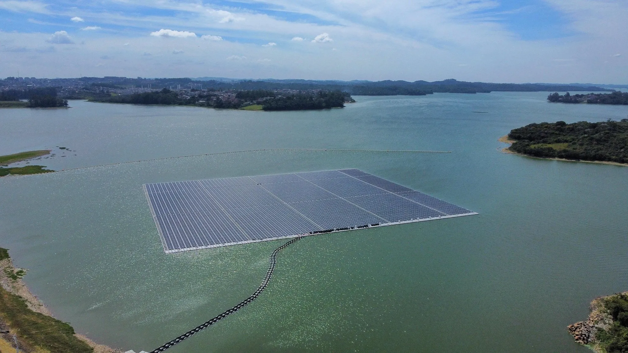 Usina Fotovoltaica Flutuante (UFF) Araucária, da Emae, na represa Billings, em São Paulo, é inaugurada em 18/1/2024 (Foto: Divulgação)