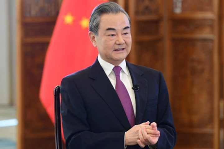 Ministro das Relações Exteriores da China, Wang Yi, pede fim dos ataques no Mar Vermelho e demonstra "grave preocupação" com as crescentes tensões (Foto: Global Times)