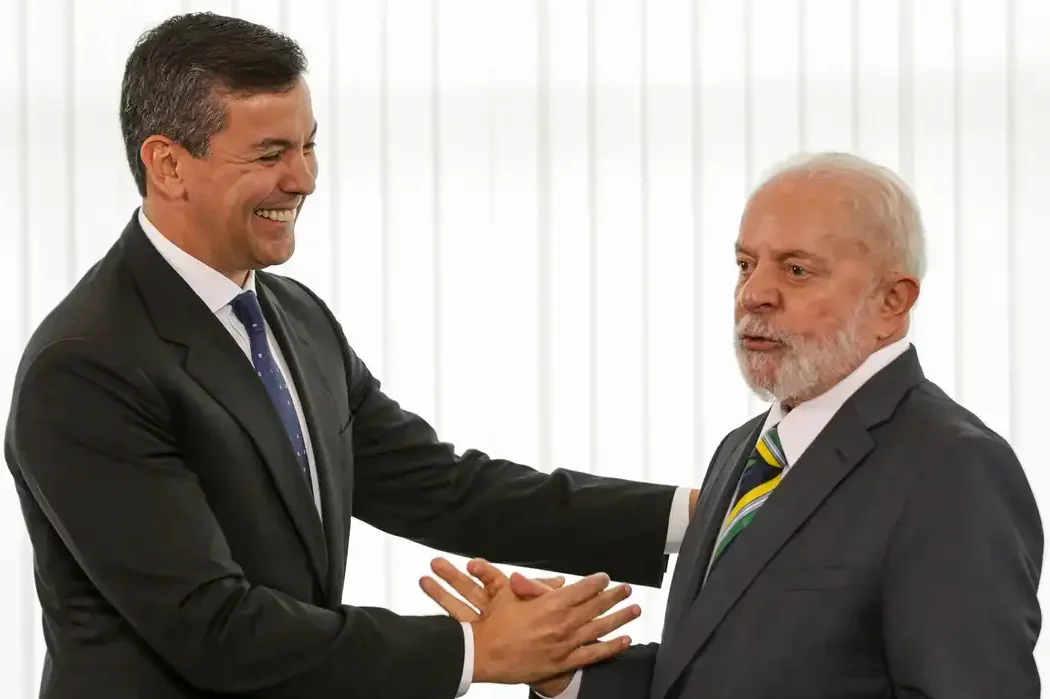Presidentes Lula, do Brasil, e Santiago Peña, do Paraguai, não chegam a acordo sobre revisão da tarifa de Itaipu, durante encontro em Brasília, em 15/1/2024 (Foto: Marcelo Camargo/Agência Brasil)