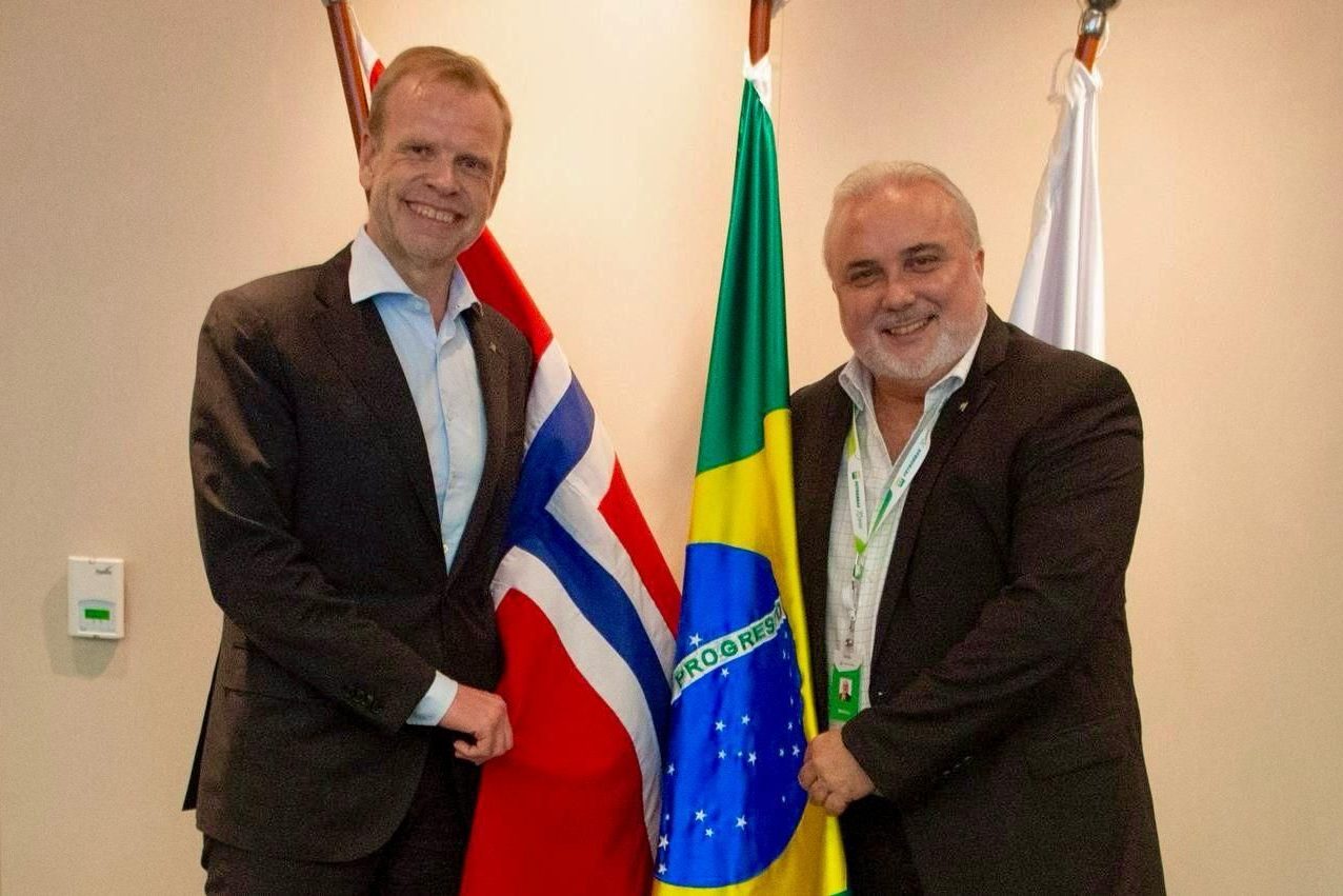 Petrobras e Yara Brasil assinam acordo visando estudos e cooperação para iniciativas locais em fertilizantes. Na imagem: CEO global da Yara, Svein Tore Holsether, e presidente da Petrobras, Jean Paul Prates (Foto: Divulgação Petrobras)