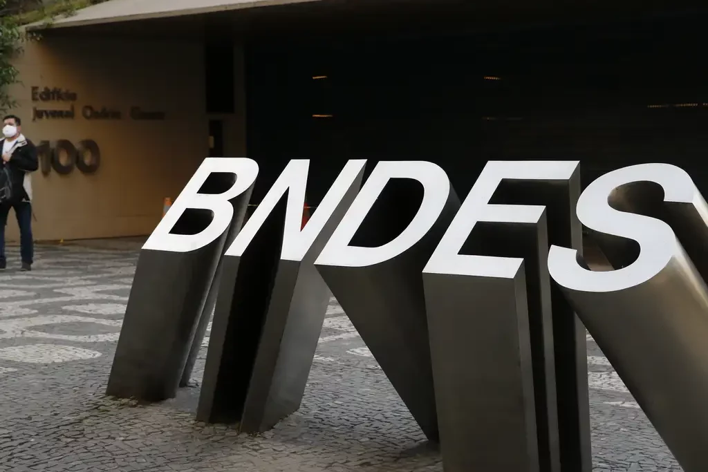 MME e BNDES lançam fundo de R$ 1 bilhão para minerais estratégicos para transição energética no Brasil. Na imagem: Edifício-sede do BNDES no Centro do Rio de Janeiro (Foto: Fernando Frazão/Agência Brasil)
