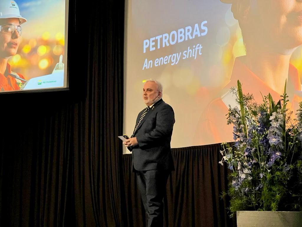 Presidente da Petrobras afirma que empresa avalia explorar hidrogênio natural (ou branco). Na imagem: Presidente da Petrobras, Jean Paul Prates, participa do International Energy Forum, em Oslo, em 13/11/2023 (Foto: Agência Petrobras)