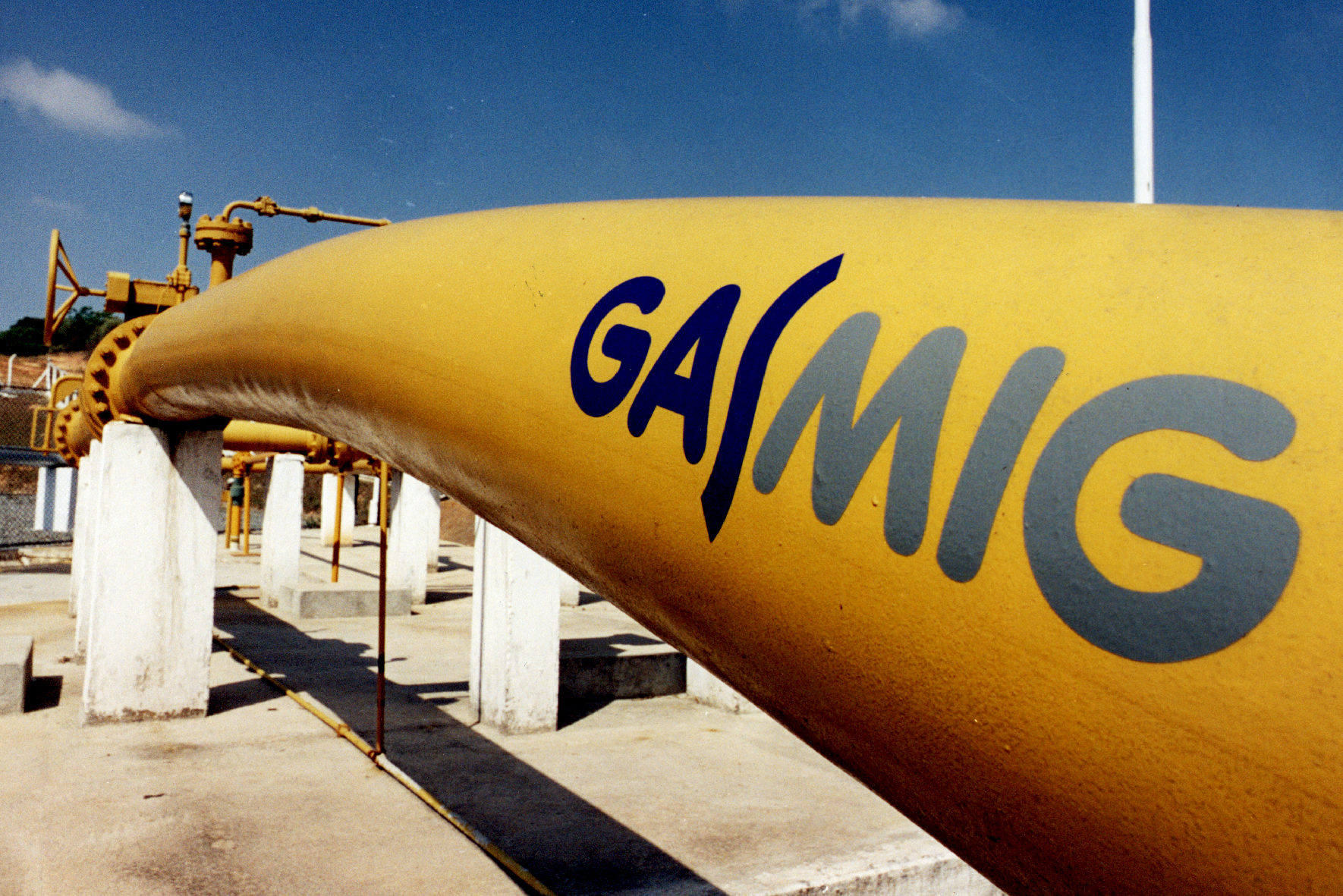 Multinacional Shell fecha contrato de suprimento de gás natural com a distribuidora mineira Gasmig. Na imagem: Tubulação de gás natural na cor amarela da Gasmig (Foto: Divulgação)