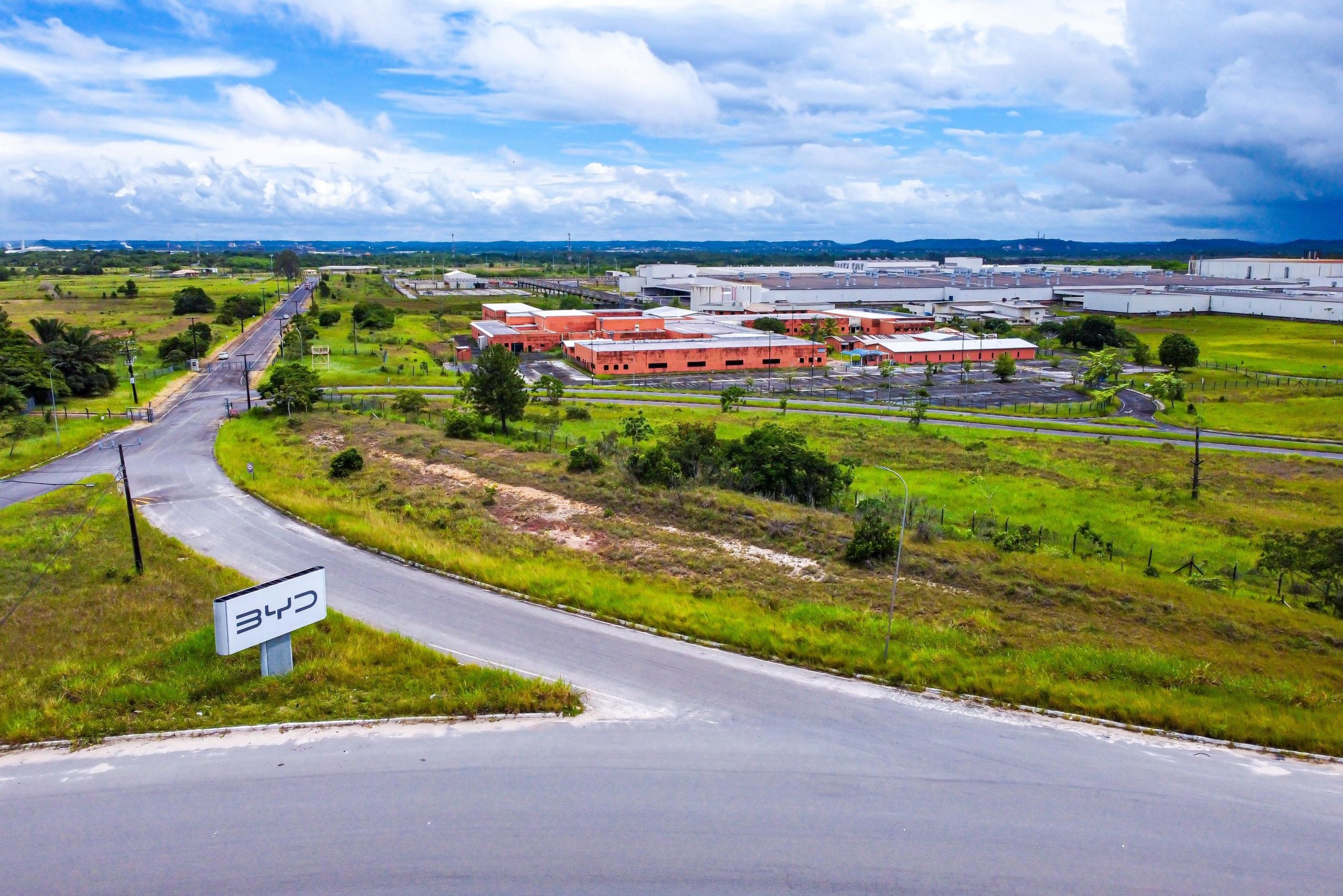 BYD inicia construção de complexo fabril de veículos elétricos em Camaçari, na Bahia (Foto: Divulgação)