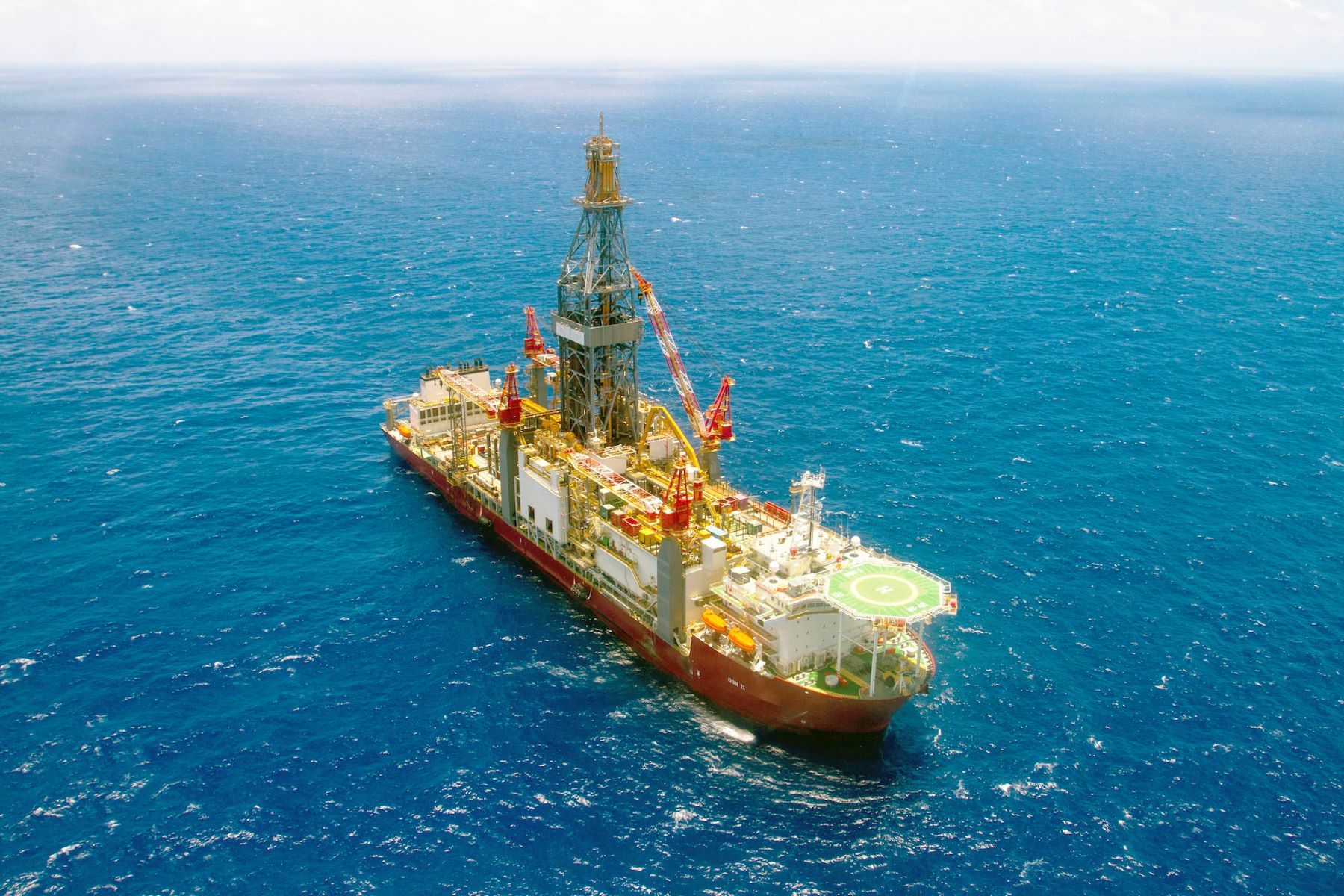 Petrobras diz que descobertas de acumulação de petróleo na Bacia Potiguar demandam análises adicionais. Na imagem: Navio-sonda NS-42 faz perfurações na Bacia Potiguar, na Margem Equatorial (Foto: Agência Petrobras)