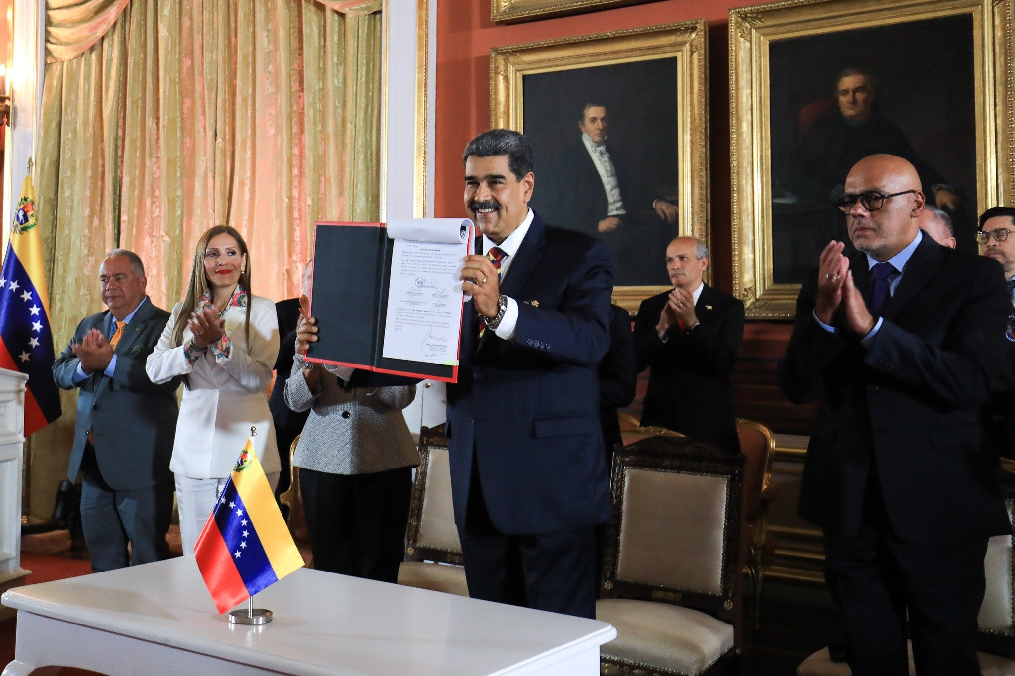 Presidente da Venezuela, Nicolás Maduro, promulga lei que anexa o território de Essequibo na Guiana, em 4/4/2024 (Foto: Divulgação Presidencia Venezuela)