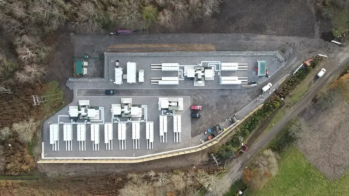 Regulação e custo são barreiras para sistemas de armazenamento de energia no Brasil. Na imagem: Sistema de armazenamento de energia elétrica Blandford Road da Equinor no Reino Unido (Foto: Divulgação)
